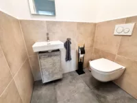 WC mit Handwaschbecken