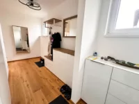 Eingangsbereich mit Garderobe