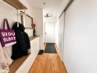Vorraum mit Garderobe