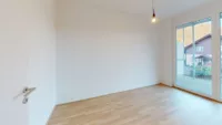 Wohnbereich mit Zugang ins Freie