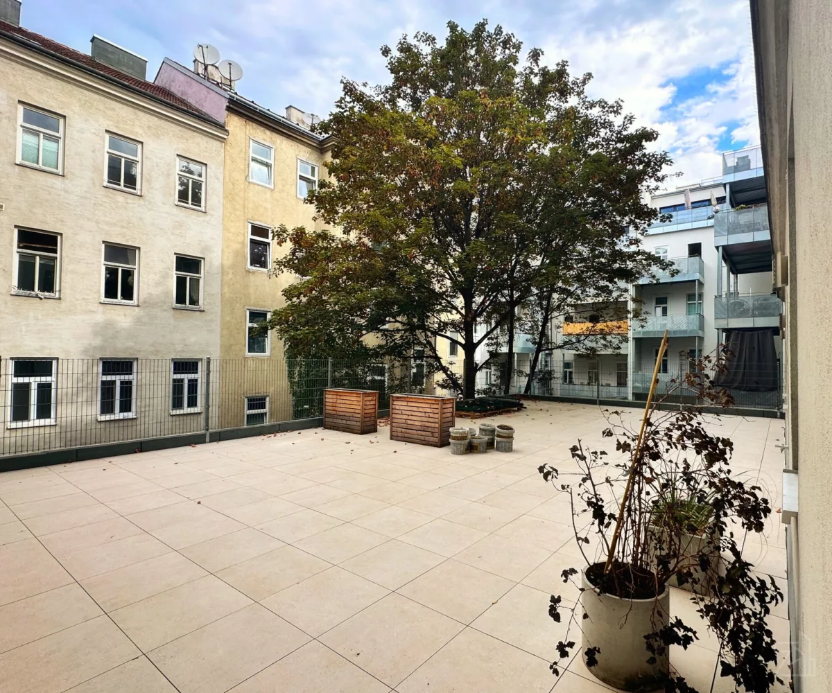 Terrasse im Innenhof